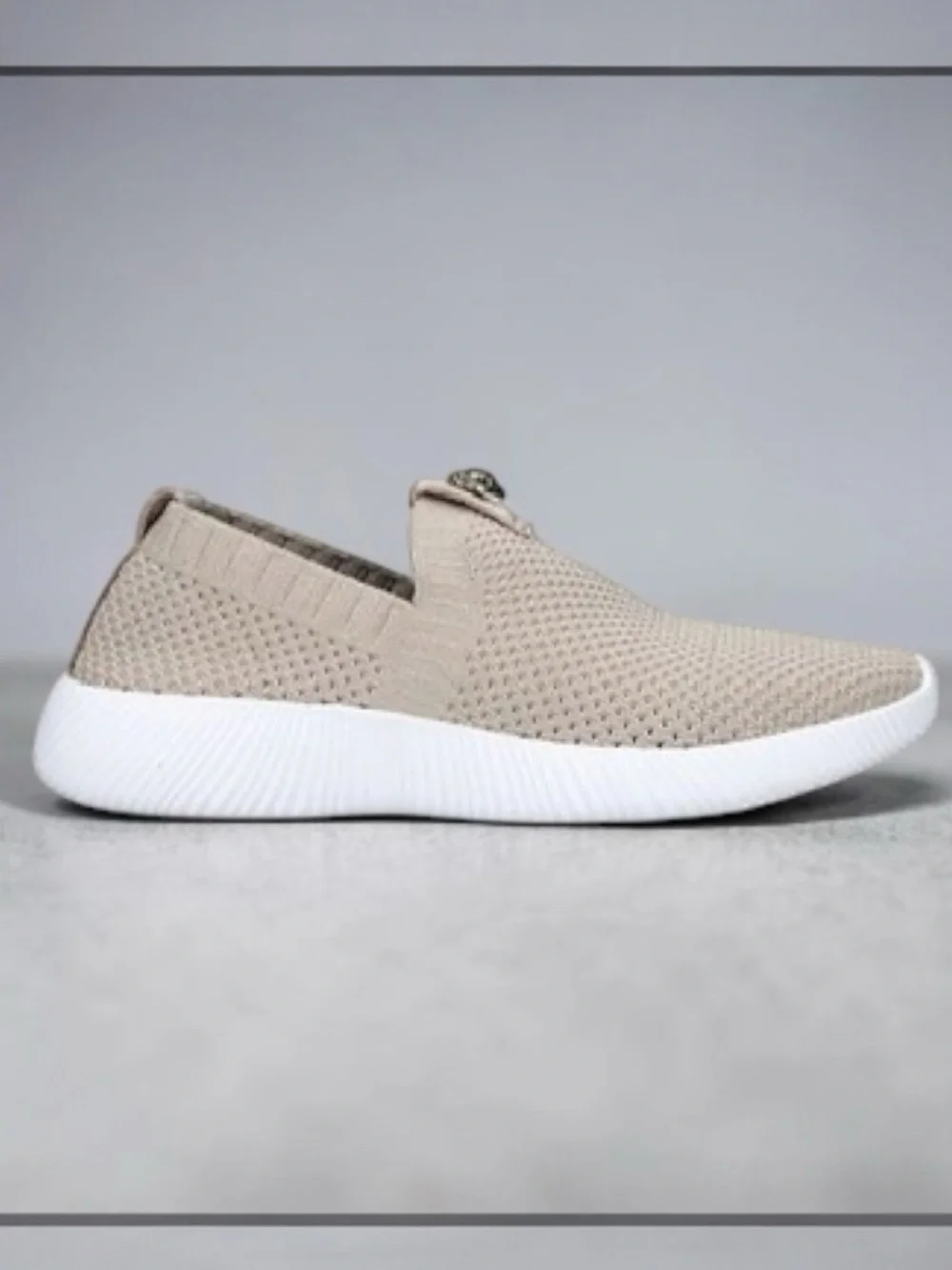 KURT GEIGER LONDON The Lorna Knit Slip On Sneakers in Gold (38.5)